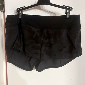 Lululemon speed up black camo shorts